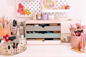 How to Choose the Best Bling Makeup: A Comprehensive Guide