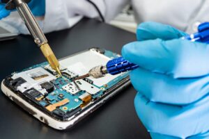 7 Habits That Will Keep Your Phone Out of the Repair Shop
