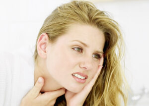 Pharyngitis in Dubai: How Climate and Air Pollution Can Affect Your Throat Health