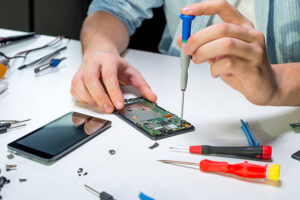 Top Benefits of Choosing Professional Cell Phone Repair Services