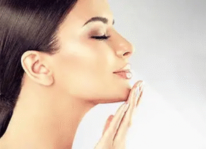 How Does Skin Tightening Work After Fat Is Removed From the Chin?