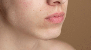 Large pores treatment for smoother foundation wear