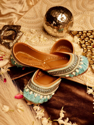 How to Style Juttis with Indo-Western Outfits