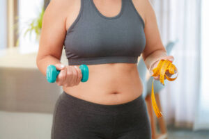 دليلك لعملية شفط الدهون وشد البطن في الرياض بأمان وكفاءة