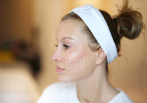 كيف تختارين أفضل مركز شد الوجه في الرياض لمظهر متجدد؟