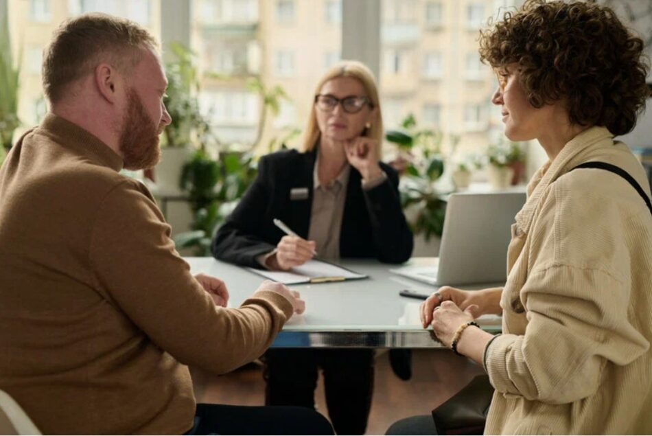 Navigating UK Immigration: Why Finding the Best Immigration Solicitors Near Me is Your First Step to Success