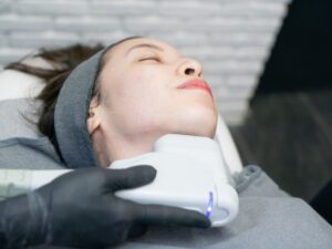 Safe and Effective Ways to Tighten Skin with HIFU Treatment Fast