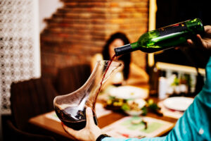 Sip & Relax: Discover the Best Winery Lounge in Oliver for an Unforgettable Wine Tour 