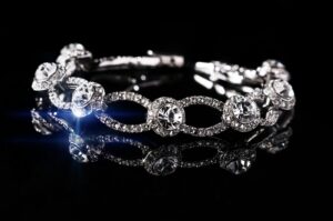 Explore Exquisite Diamond Jewellery in London at Akureum