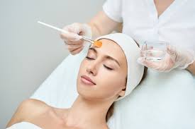 Seasonal Chemical Peels in Dubai: How Weather Affects Your Skin Treatment