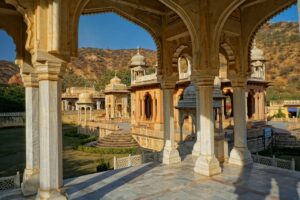 Jaipur Sightseeing by Car – Why Private Cab Tours Are Worth It