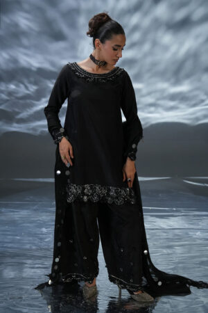 Elegant and Timeless Formal Wear for Women in Pakistan