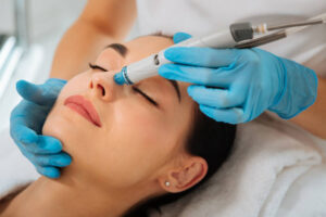 HydraFacial Treatment in Dubai for Uneven Skin Tone and Texture: A Complete Fix