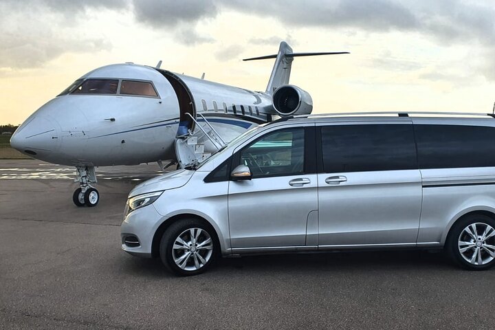 Why Choosing the Best Farnborough Airport Transfer Makes Every Trip Smoother