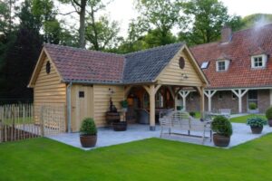 Van Poolhouse Tot Gastenverblijf: Uw Ultieme Gids Voor Houten Bijgebouwen