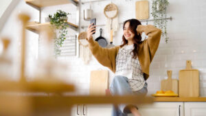 The power of connection: Engaging audiences through social media Chinese