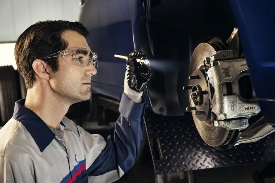 Optimizing performance with professional auto repair