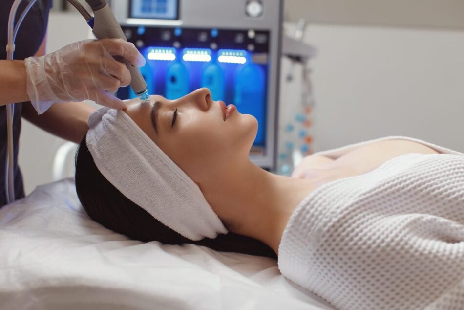 Do HydraFacial Brighten Dull and Tired Skin?