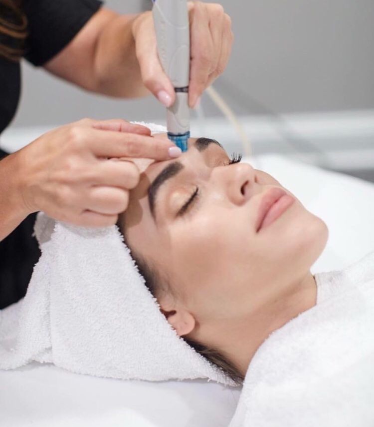 HydraFacial Treatment in Dubai: Combat Aging and Reduce Wrinkles