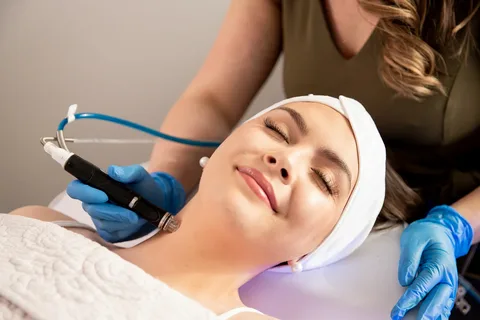 HydraFacial Treatment in Dubai: Refresh Your Skin Instantly