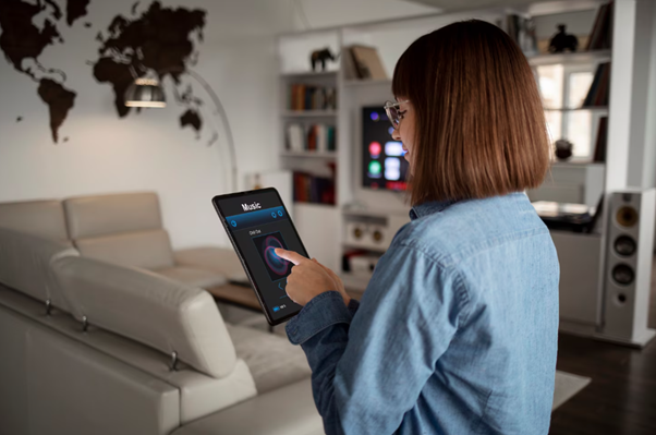 What Pro Security Experts Actually Do to Stop Burglary Before It Happens?