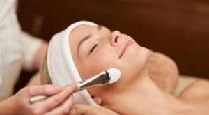 Why Choose a Deep Cleansing Facial with Extraction for Your Skin