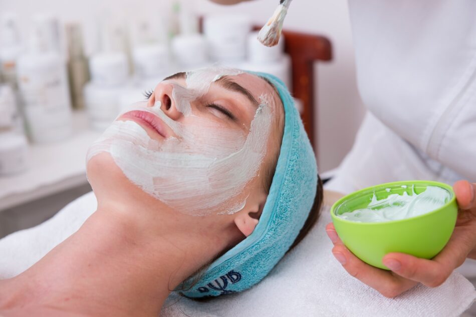 What Makes Deep Cleansing Facial in Dubai Popular?