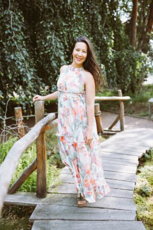 The Art of Styling Maxi Dresses with Effortless Grace