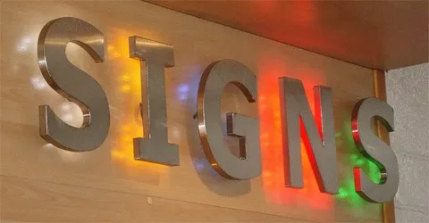 signage manufacturers in dubai
