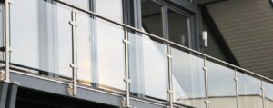 Why Modern Renovations Feature Custom Glass Railings and Handrails
