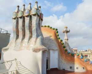 What makes Casa Batlló a must-see with entradas for first-time visitors to Barcelona?