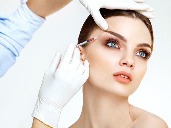 How to Get a Youthful Look Fast With Dermal Fillers Injections