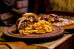 How to Find the Best Pizza and Burgers in Bahria Town Lahore