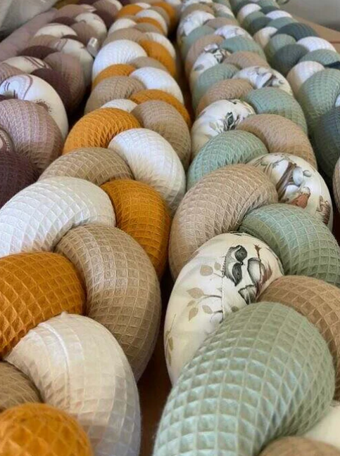 Die perfekte Bettschlange: Kuscheliger Schutz fürs Babybett