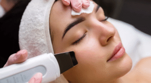 How a Deep Cleansing Facial with Extraction Helps Clear Clogged Pores