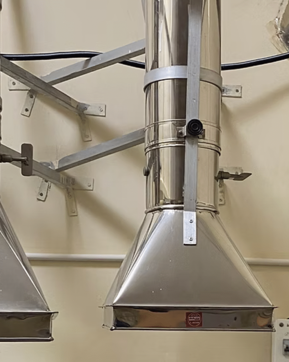 Key Features to Look for in Fume Hoods for Laboratory Safety and Efficiency