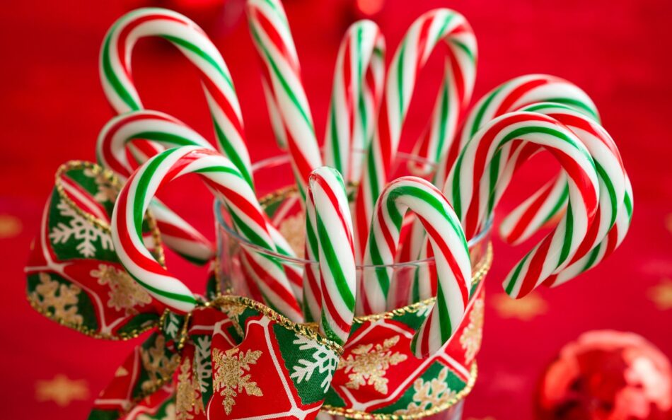 Christmas Candy Cane Ideas for Decorating, Baking & Gifting