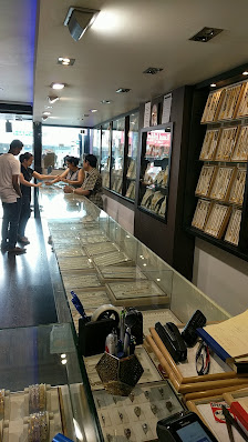 How can customers find an authentic Mangalsutra Nz and Gold Mangalsutra at Krishna Jewellers New Zealand that combines traditional symbolism?